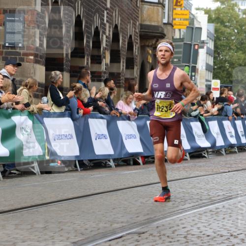 13.09.2026 - 21. swb-Marathon Bremen Strokosch-Dieckow http://msf.ph/oto/10283475 13.09.2026 10:29:44 Ziel 13517, 13542, 13557 meine-sportfotos.de
