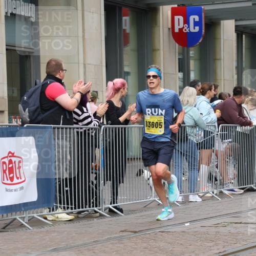 13.09.2026 - 21. swb-Marathon Bremen Strokosch-Dieckow http://msf.ph/oto/10283488 13.09.2026 10:34:10 Ziel 10818, 11418, 13610, 13633, 13637, 10797, 13605 meine-sportfotos.de