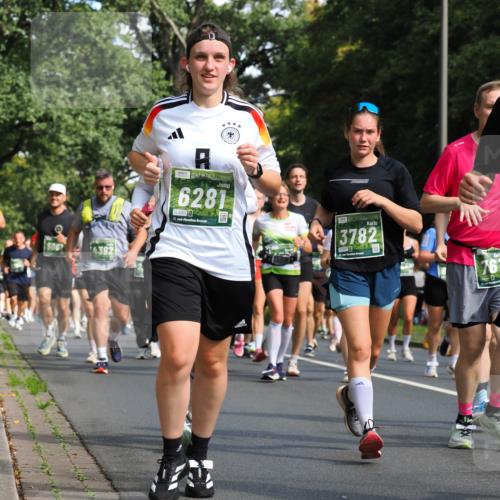 13.09.2026 - 21. swb-Marathon Bremen TobiasT http://msf.ph/oto/10283491 13.09.2026 12:05:08 Laufen 506, 4392, 6281, 5053, 21, 246, 3782, 761 meine-sportfotos.de