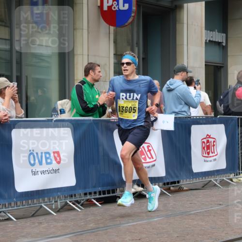 13.09.2026 - 21. swb-Marathon Bremen Strokosch-Dieckow http://msf.ph/oto/10283499 13.09.2026 10:34:11 Ziel 10818, 11418, 13610, 13633, 13637, 10797, 13605 meine-sportfotos.de