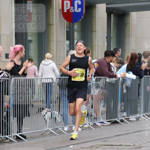 13.09.2026 - 21. swb-Marathon Bremen Strokosch-Dieckow http://msf.ph/oto/10283511 13.09.2026 10:34:14 Ziel 10818, 11418, 13633, 13637, 13605, 13610, 13633 meine-sportfotos.de