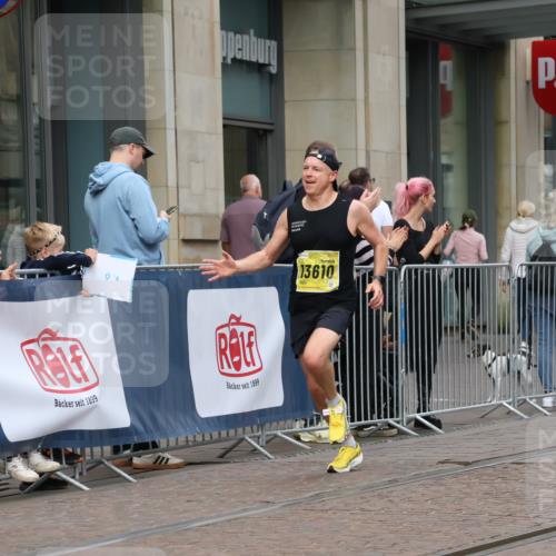 13.09.2026 - 21. swb-Marathon Bremen Strokosch-Dieckow http://msf.ph/oto/10283522 13.09.2026 10:34:15 Ziel 10818, 11418, 12540, 13637, 13605, 13610, 13633 meine-sportfotos.de