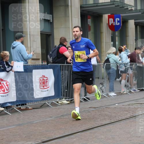 13.09.2026 - 21. swb-Marathon Bremen Strokosch-Dieckow http://msf.ph/oto/10283546 13.09.2026 10:34:17 Ziel 10818, 11418, 12358, 12413, 12540, 13637, 13605, 13610, 13633 meine-sportfotos.de