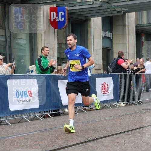 13.09.2026 - 21. swb-Marathon Bremen Strokosch-Dieckow http://msf.ph/oto/10283559 13.09.2026 10:34:18 Ziel 10818, 11418, 12358, 12413, 12540, 13637, 13605, 13610, 13633 meine-sportfotos.de