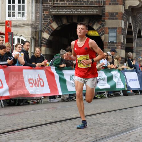 13.09.2026 - 21. swb-Marathon Bremen Strokosch-Dieckow http://msf.ph/oto/10283562 13.09.2026 10:29:50 Ziel 11234, 13517, 13542, 13557, 13623 meine-sportfotos.de