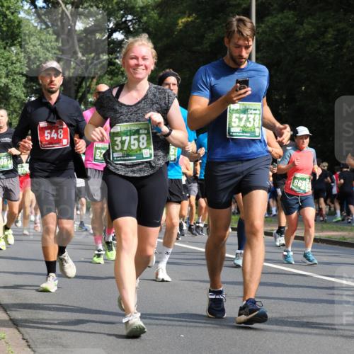 13.09.2026 - 21. swb-Marathon Bremen TobiasT http://msf.ph/oto/10283565 13.09.2026 12:05:28 Laufen 548, 3758, 21, 326, 5738, 21, 2461, 8685 meine-sportfotos.de