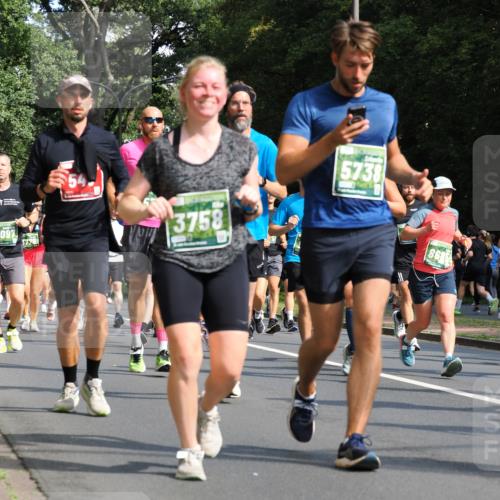 13.09.2026 - 21. swb-Marathon Bremen TobiasT http://msf.ph/oto/10283570 13.09.2026 12:05:28 Laufen 097, 3738, 3758, 5738, 8685 meine-sportfotos.de