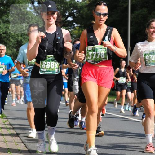 13.09.2026 - 21. swb-Marathon Bremen TobiasT http://msf.ph/oto/10283595 13.09.2026 12:05:34 Laufen 8868, 6228, 21, 20, 3778, 6227, 38, 930 meine-sportfotos.de