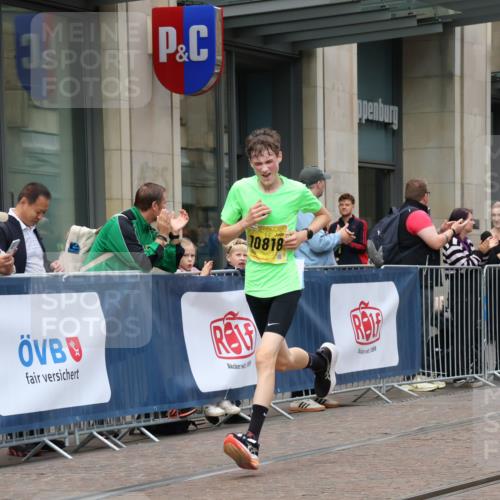 13.09.2026 - 21. swb-Marathon Bremen Strokosch-Dieckow http://msf.ph/oto/10283660 13.09.2026 10:34:37 Ziel 11197, 11964, 12358, 12413, 12540, 13560, 13588, 13601, 13625, 10818, 11418, 13610, 13633, 13637 meine-sportfotos.de