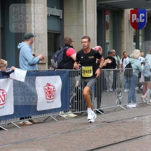 13.09.2026 - 21. swb-Marathon Bremen Strokosch-Dieckow http://msf.ph/oto/10283701 13.09.2026 10:34:42 Ziel 10261, 10262, 11197, 11964, 12358, 13505, 13560, 13588, 13601, 13625, 10818, 11418, 12358, 12413, 12540, 13637 meine-sportfotos.de