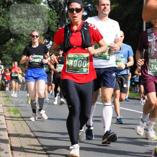 13.09.2026 - 21. swb-Marathon Bremen TobiasT http://msf.ph/oto/10283734 13.09.2026 12:06:17 Laufen 7172, 3900, 21, 26, 944, 21, 300, 34, 8 meine-sportfotos.de