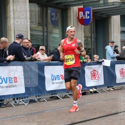 13.09.2026 - 21. swb-Marathon Bremen Strokosch-Dieckow http://msf.ph/oto/10283749 13.09.2026 10:34:47 Ziel 10261, 10262, 11197, 11964, 13505, 13560, 13588, 13601, 13625, 10818, 11964, 12358, 12413, 12540, 13637 meine-sportfotos.de