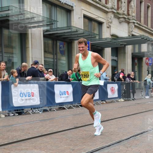 13.09.2026 - 21. swb-Marathon Bremen Strokosch-Dieckow http://msf.ph/oto/10283761 13.09.2026 10:34:47 Ziel 10261, 10262, 11197, 11964, 13505, 13560, 13588, 13601, 13625, 10818, 11964, 12358, 12413, 12540, 13637 meine-sportfotos.de