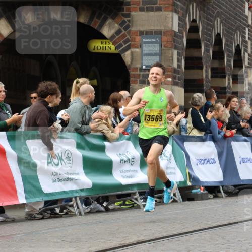 13.09.2026 - 21. swb-Marathon Bremen Strokosch-Dieckow http://msf.ph/oto/10283769 13.09.2026 10:30:27 Ziel 13522, 13561, 12458, 13603 meine-sportfotos.de