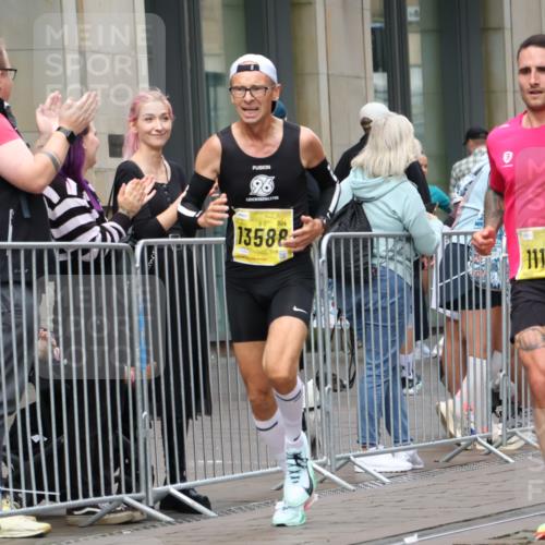 13.09.2026 - 21. swb-Marathon Bremen Strokosch-Dieckow http://msf.ph/oto/10283780 13.09.2026 10:34:52 Ziel 10261, 10262, 10994, 11068, 11512, 13505, 13514, 13540, 13560, 13590, 13619, 13625, 10818, 11197, 11964, 12358, 12413, 12540, 13588, 13601, 13637 meine-sportfotos.de