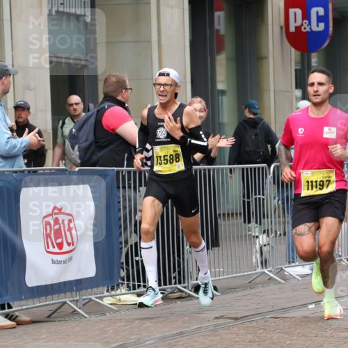 13.09.2026 - 21. swb-Marathon Bremen Strokosch-Dieckow http://msf.ph/oto/10283786 13.09.2026 10:34:52 Ziel 10261, 10262, 10994, 11068, 11512, 13505, 13514, 13540, 13560, 13590, 13619, 13625, 10818, 11197, 11964, 12358, 12413, 12540, 13588, 13601, 13637 meine-sportfotos.de