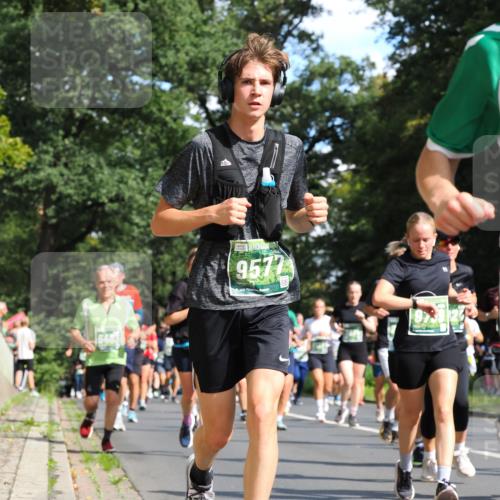 13.09.2026 - 21. swb-Marathon Bremen TobiasT http://msf.ph/oto/10283790 13.09.2026 12:06:29 Laufen 9577 meine-sportfotos.de