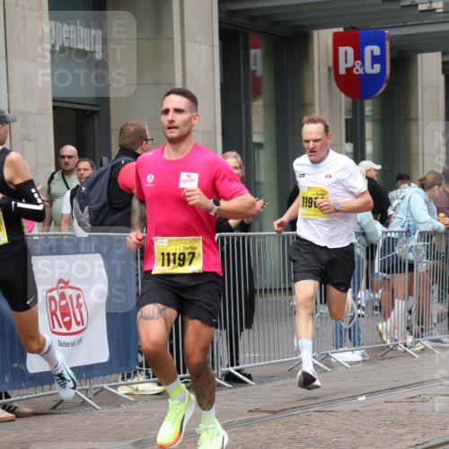 13.09.2026 - 21. swb-Marathon Bremen Strokosch-Dieckow http://msf.ph/oto/10283797 13.09.2026 10:34:53 Ziel 10261, 10262, 10994, 11068, 11512, 13505, 13514, 13540, 13560, 13590, 13619, 13625, 10818, 11197, 11964, 12358, 12413, 12540, 13588, 13601, 13625, 13637 meine-sportfotos.de
