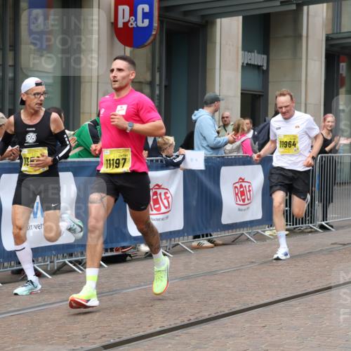 13.09.2026 - 21. swb-Marathon Bremen Strokosch-Dieckow http://msf.ph/oto/10283816 13.09.2026 10:34:53 Ziel 10261, 10262, 10994, 11068, 11512, 13505, 13514, 13540, 13560, 13590, 13619, 13625, 10818, 11197, 11964, 12358, 12413, 12540, 13588, 13601, 13625, 13637 meine-sportfotos.de
