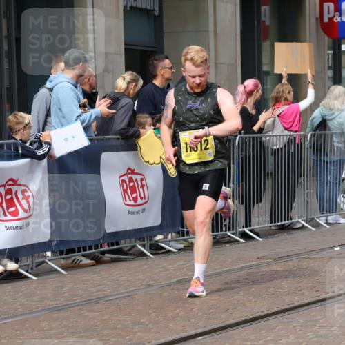 13.09.2026 - 21. swb-Marathon Bremen Strokosch-Dieckow http://msf.ph/oto/10284018 13.09.2026 10:35:15 Ziel 11068, 11176, 11345, 12289, 13514, 13540, 13558, 13583, 13590, 13619, 10261, 10262, 10994, 11068, 11512, 13505, 13514, 13560, 13588, 13601, 13619, 13625 meine-sportfotos.de