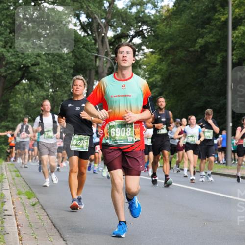 13.09.2026 - 21. swb-Marathon Bremen TobiasT http://msf.ph/oto/10284032 13.09.2026 12:07:36 Laufen 47, 95, 0, 20, 25, 6908, 21, 126 meine-sportfotos.de