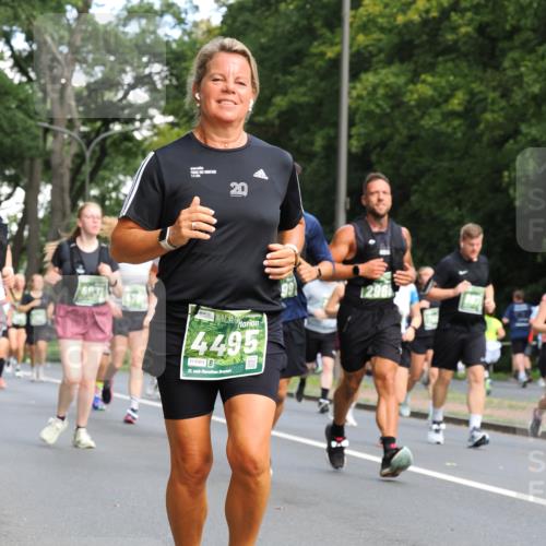 13.09.2026 - 21. swb-Marathon Bremen TobiasT http://msf.ph/oto/10284038 13.09.2026 12:07:38 Laufen 6231, 4495, 8968, 21, 26, 1296 meine-sportfotos.de