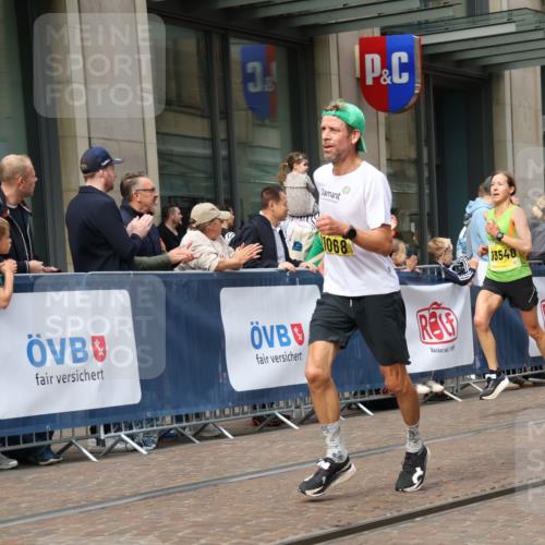 13.09.2026 - 21. swb-Marathon Bremen Strokosch-Dieckow http://msf.ph/oto/10284061 13.09.2026 10:35:19 Ziel 11176, 11345, 12289, 13558, 13583, 10261, 10262, 10994, 11068, 11176, 11512, 13505, 13514, 13540, 13560, 13590, 13619 meine-sportfotos.de