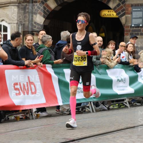 13.09.2026 - 21. swb-Marathon Bremen Strokosch-Dieckow http://msf.ph/oto/10284065 13.09.2026 10:31:08 Ziel 12458, 13537, 13554, 13630, 13571 meine-sportfotos.de