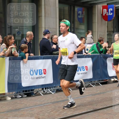 13.09.2026 - 21. swb-Marathon Bremen Strokosch-Dieckow http://msf.ph/oto/10284067 13.09.2026 10:35:19 Ziel 11176, 11345, 12289, 13558, 13583, 10261, 10262, 10994, 11068, 11176, 11512, 13505, 13514, 13540, 13560, 13590, 13619 meine-sportfotos.de
