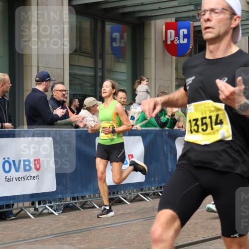 13.09.2026 - 21. swb-Marathon Bremen Strokosch-Dieckow http://msf.ph/oto/10284078 13.09.2026 10:35:19 Ziel 11176, 11345, 12289, 13558, 13583, 10261, 10262, 10994, 11068, 11176, 11512, 13505, 13514, 13540, 13560, 13590, 13619 meine-sportfotos.de
