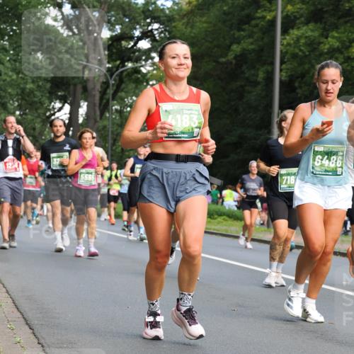 13.09.2026 - 21. swb-Marathon Bremen TobiasT http://msf.ph/oto/10284082 13.09.2026 12:07:46 Laufen 1236, 5565, 4183, 21, 716, 6486 meine-sportfotos.de