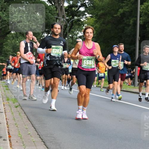 13.09.2026 - 21. swb-Marathon Bremen TobiasT http://msf.ph/oto/10284103 13.09.2026 12:07:49 Laufen 1236, 3252, 5565, 2685, 9677 meine-sportfotos.de
