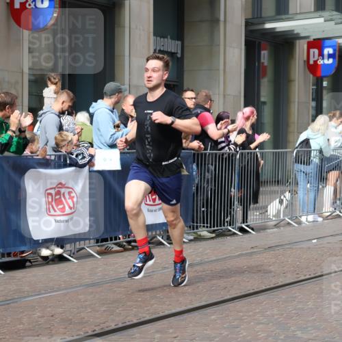 13.09.2026 - 21. swb-Marathon Bremen Strokosch-Dieckow http://msf.ph/oto/10284117 13.09.2026 10:35:22 Ziel 12289, 13558, 13583, 10261, 10262, 10994, 11068, 11176, 11345, 11512, 13505, 13514, 13540, 13560, 13590, 13619 meine-sportfotos.de