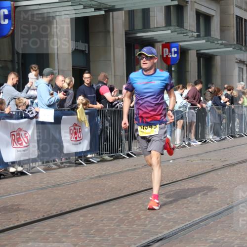 13.09.2026 - 21. swb-Marathon Bremen Strokosch-Dieckow http://msf.ph/oto/10284140 13.09.2026 10:35:23 Ziel 12289, 13558, 13583, 10261, 10262, 10994, 11068, 11176, 11345, 11512, 13505, 13514, 13540, 13560, 13590, 13619 meine-sportfotos.de