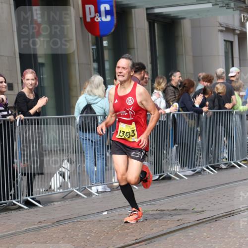 13.09.2026 - 21. swb-Marathon Bremen Strokosch-Dieckow http://msf.ph/oto/10284165 13.09.2026 10:35:26 Ziel 12289, 13558, 10261, 10262, 10994, 11068, 11176, 11345, 11512, 12289, 13505, 13514, 13540, 13560, 13583, 13590, 13619 meine-sportfotos.de