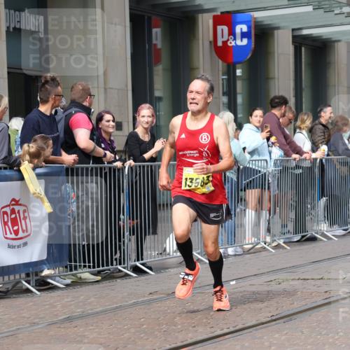 13.09.2026 - 21. swb-Marathon Bremen Strokosch-Dieckow http://msf.ph/oto/10284171 13.09.2026 10:35:26 Ziel 12289, 13558, 10261, 10262, 10994, 11068, 11176, 11345, 11512, 12289, 13505, 13514, 13540, 13560, 13583, 13590, 13619 meine-sportfotos.de