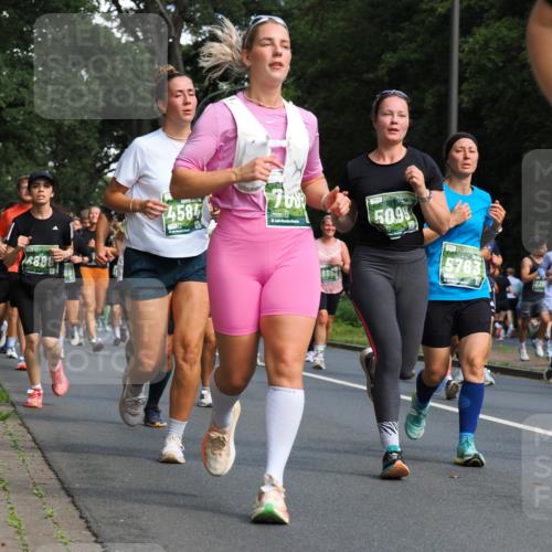 13.09.2026 - 21. swb-Marathon Bremen TobiasT http://msf.ph/oto/10284187 13.09.2026 12:08:09 Laufen 6888, 4584, 700, 8652, 5099, 5763, 228 meine-sportfotos.de