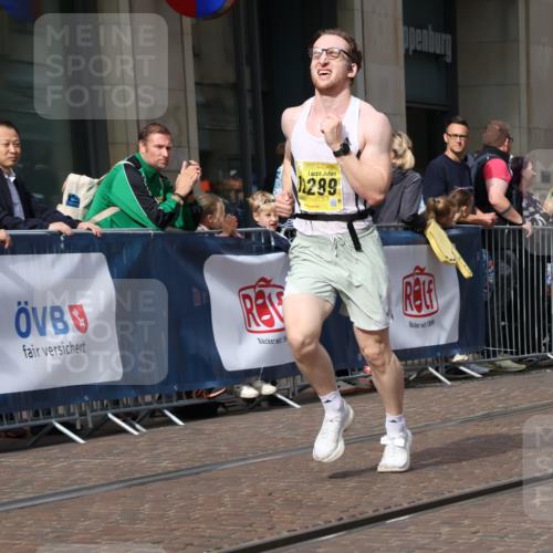 13.09.2026 - 21. swb-Marathon Bremen Strokosch-Dieckow http://msf.ph/oto/10284195 13.09.2026 10:35:32 Ziel 13534, 13558, 10994, 11068, 11176, 11345, 11512, 12289, 13514, 13540, 13583, 13590, 13619 meine-sportfotos.de