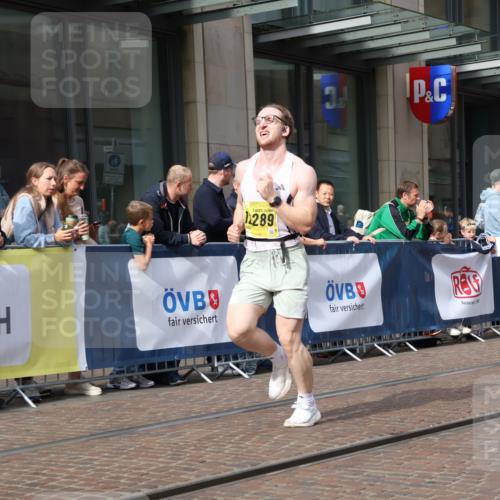 13.09.2026 - 21. swb-Marathon Bremen Strokosch-Dieckow http://msf.ph/oto/10284206 13.09.2026 10:35:32 Ziel 13534, 13558, 10994, 11068, 11176, 11345, 11512, 12289, 13514, 13540, 13583, 13590, 13619 meine-sportfotos.de