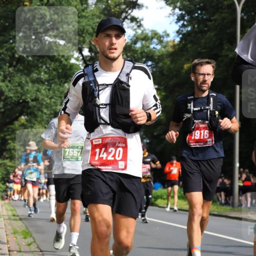 13.09.2026 - 21. swb-Marathon Bremen TobiasT http://msf.ph/oto/10284232 13.09.2026 12:08:19 Laufen 1420, 1916, 17557 meine-sportfotos.de