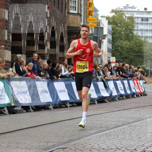 13.09.2026 - 21. swb-Marathon Bremen Strokosch-Dieckow http://msf.ph/oto/10284233 13.09.2026 10:31:42 Ziel 13571, 12457, 13533, 13536, 13573, 13618 meine-sportfotos.de