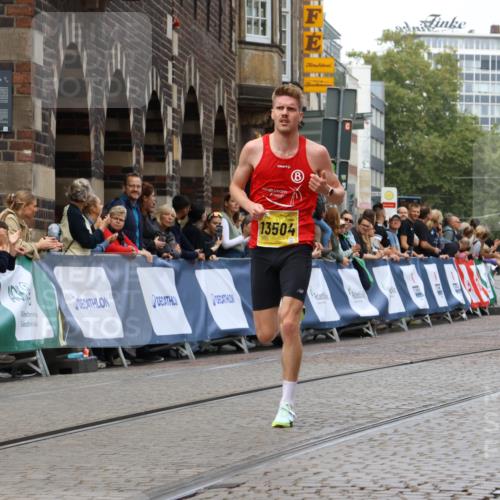 13.09.2026 - 21. swb-Marathon Bremen Strokosch-Dieckow http://msf.ph/oto/10284239 13.09.2026 10:31:42 Ziel 13571, 12457, 13533, 13536, 13573, 13618 meine-sportfotos.de