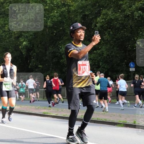 13.09.2026 - 21. swb-Marathon Bremen TobiasT http://msf.ph/oto/10284248 13.09.2026 12:08:24 Laufen 1178 meine-sportfotos.de