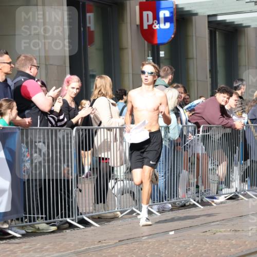 13.09.2026 - 21. swb-Marathon Bremen Strokosch-Dieckow http://msf.ph/oto/10284348 13.09.2026 10:36:13 Ziel 11916, 12324, 12456, 12513, 13548, 13575, 10244, 11067, 12324, 12513, 13534 meine-sportfotos.de