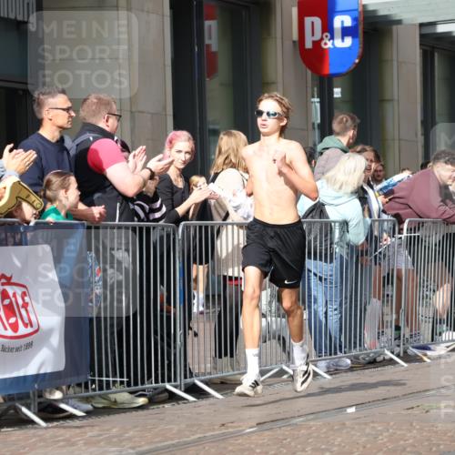 13.09.2026 - 21. swb-Marathon Bremen Strokosch-Dieckow http://msf.ph/oto/10284354 13.09.2026 10:36:13 Ziel 11916, 12324, 12456, 12513, 13548, 13575, 10244, 11067, 12324, 12513, 13534 meine-sportfotos.de