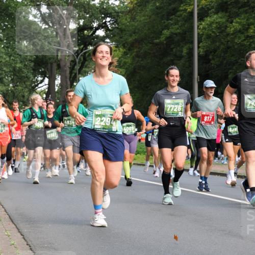 13.09.2026 - 21. swb-Marathon Bremen TobiasT http://msf.ph/oto/10284416 13.09.2026 12:08:58 Laufen 4834, 8688, 2294, 4009, 7726, 817 meine-sportfotos.de