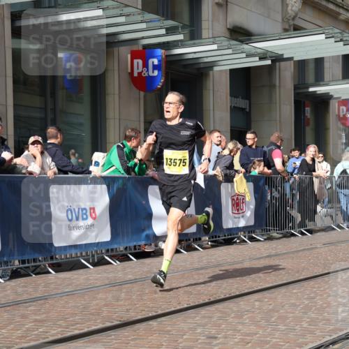 13.09.2026 - 21. swb-Marathon Bremen Strokosch-Dieckow http://msf.ph/oto/10284436 13.09.2026 10:36:22 Ziel 11738, 11916, 12456, 13548, 10244, 11067, 12324, 12513, 13575 meine-sportfotos.de