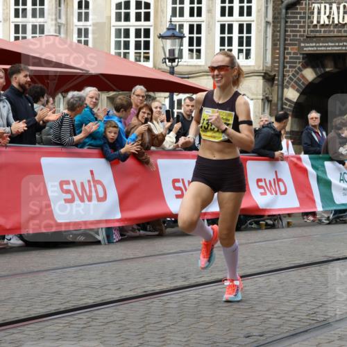 13.09.2026 - 21. swb-Marathon Bremen Strokosch-Dieckow http://msf.ph/oto/10284465 13.09.2026 10:32:06 Ziel 12457, 13533, 13536, 13573, 13618, 13643, 13632, 13639 meine-sportfotos.de