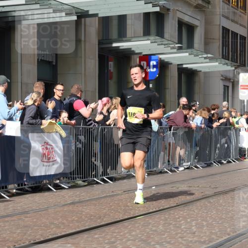 13.09.2026 - 21. swb-Marathon Bremen Strokosch-Dieckow http://msf.ph/oto/10284488 13.09.2026 10:36:32 Ziel 11738, 12456, 12520, 13606, 11916, 12324, 12513, 13548, 13575 meine-sportfotos.de