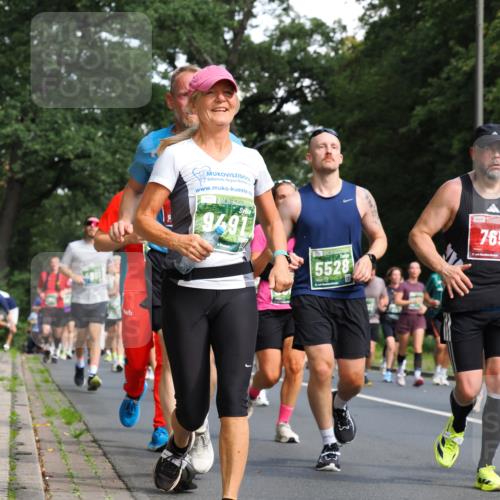 13.09.2026 - 21. swb-Marathon Bremen TobiasT http://msf.ph/oto/10284491 13.09.2026 12:09:12 Laufen 9491, 5528, 1461, 765 meine-sportfotos.de